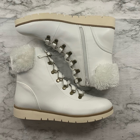 NWOT Mia White Combat Faux Fur Cuff Boots - Picture 5 of 10